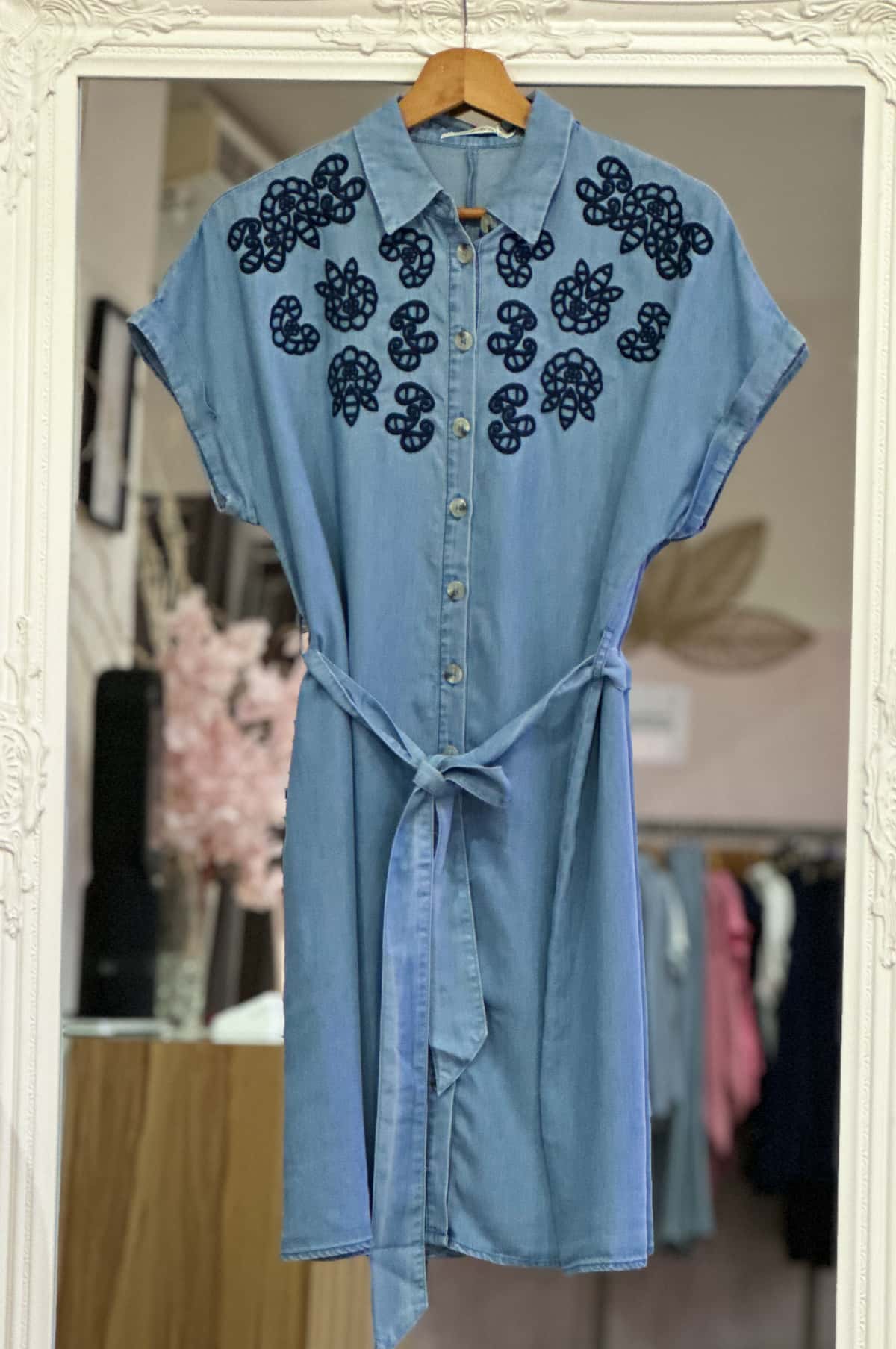 Robe effet jean fluide brodée
