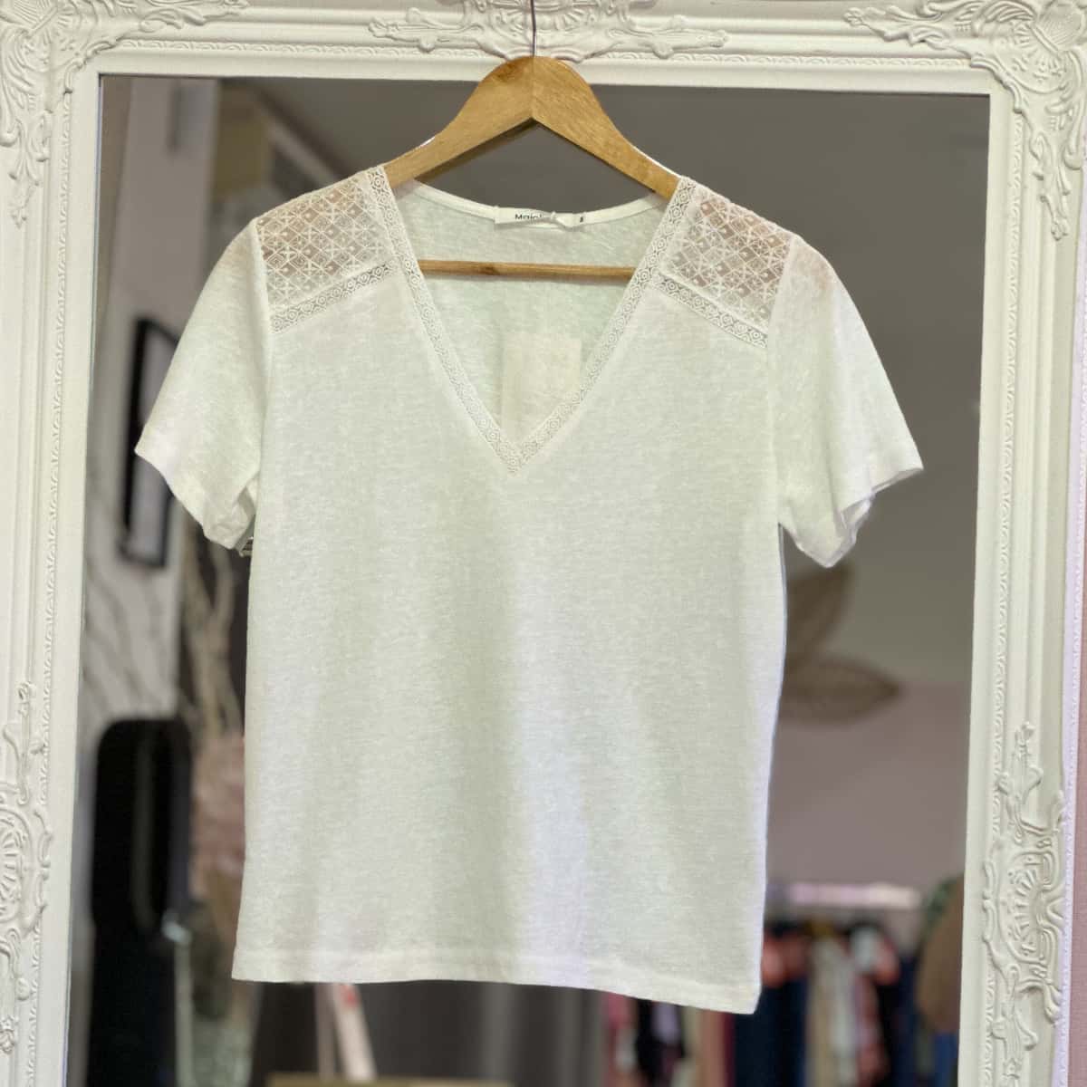 T shirt col V dentelle épaule