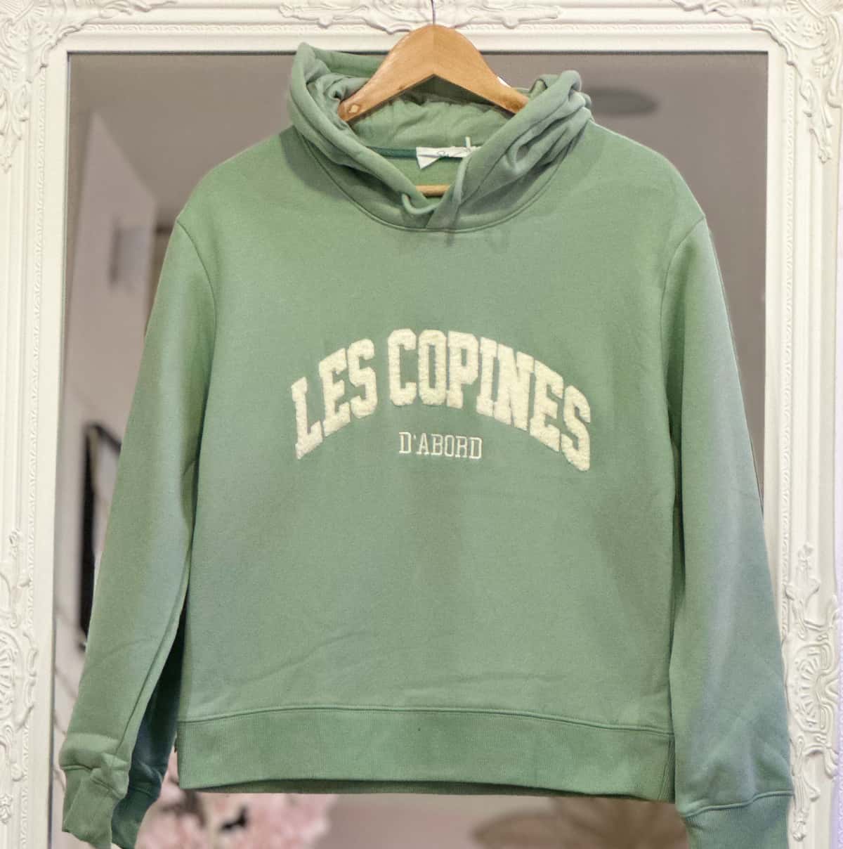 Sweat à capuche “ Les copines d’abord ” vert femme