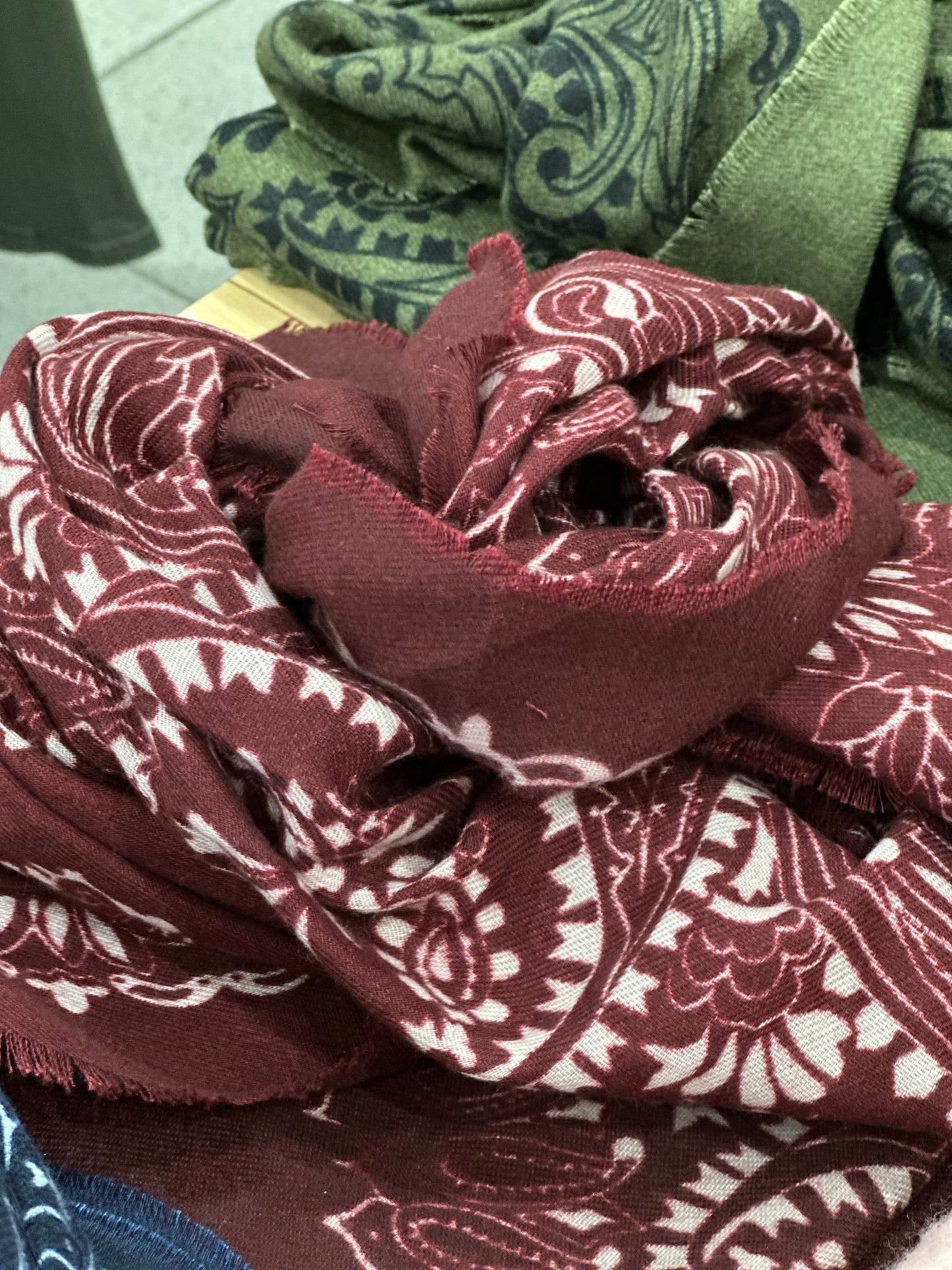 Echarpe imprimé bandana prune