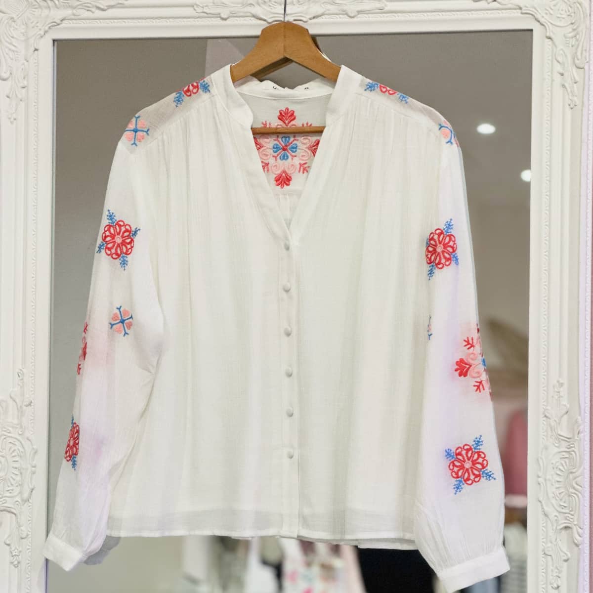 Blouse manches brodées