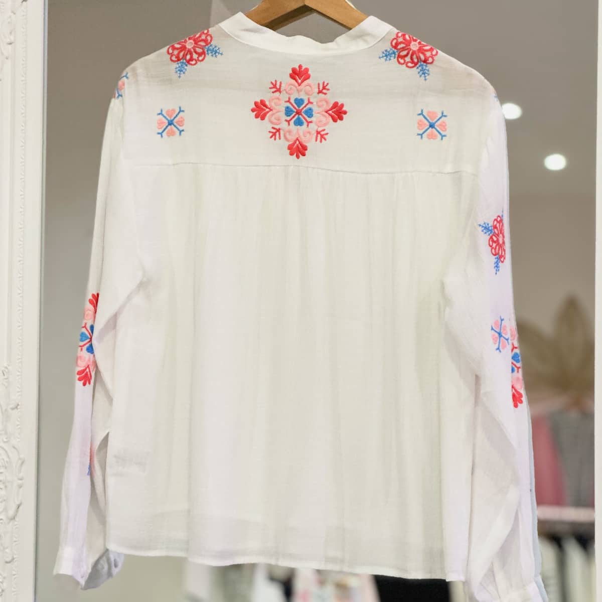 Blouse manches brodées