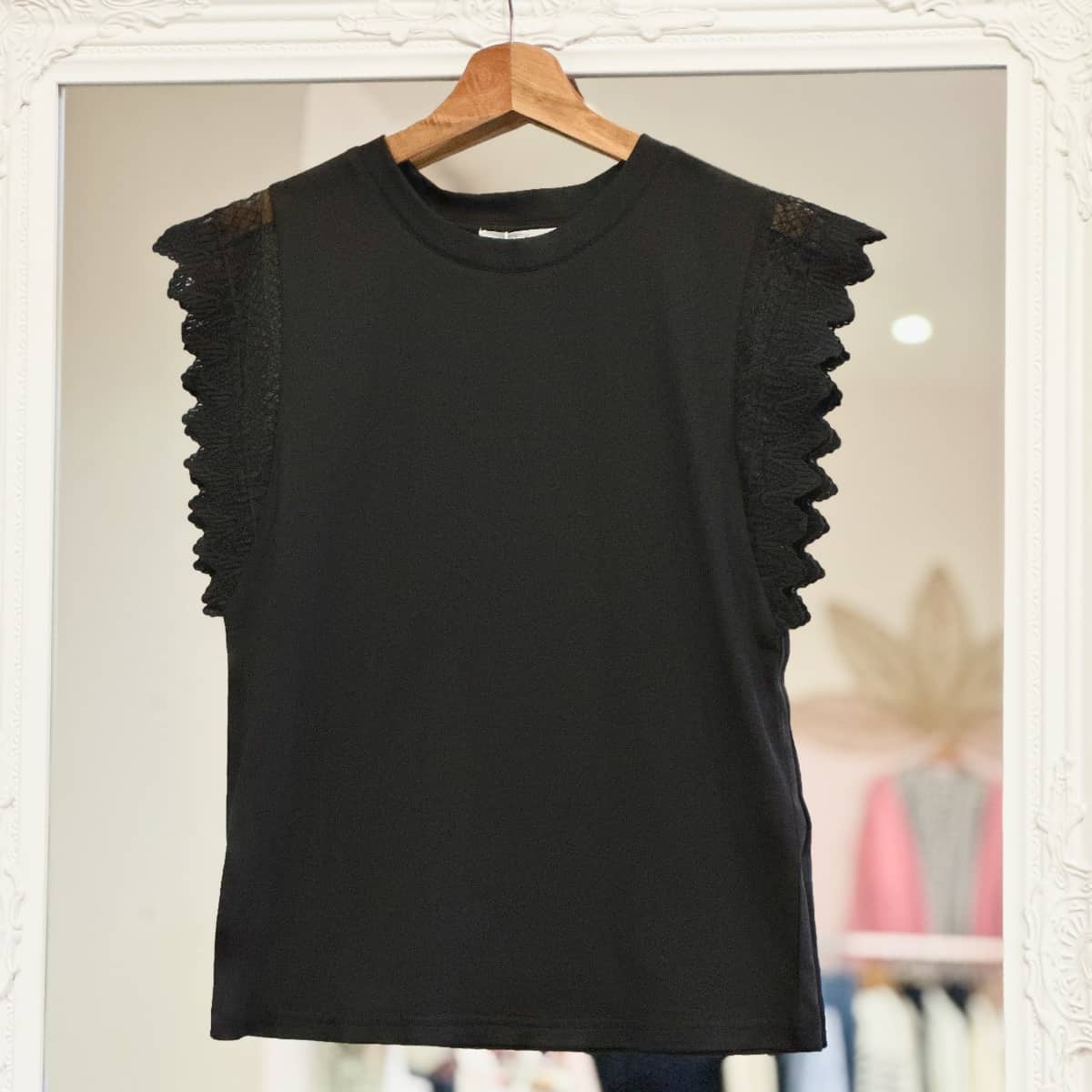 T shirt noir manche dentelle