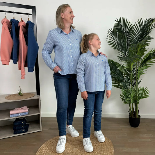 Chemise rayée bleue avec broderie cœur femme
