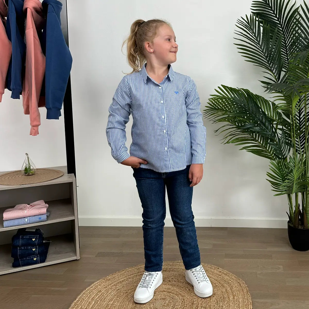 Chemise rayée rose avec broderie cœur enfant