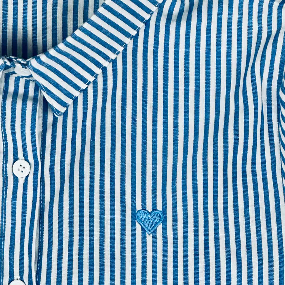 Chemise rayée bleue avec broderie cœur junior