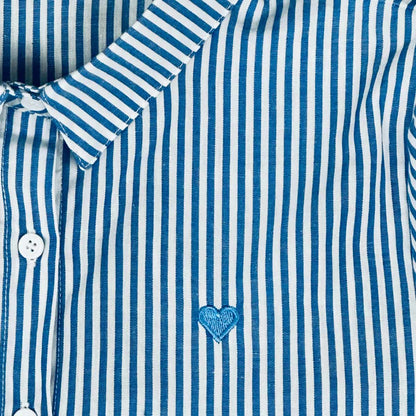 Chemise rayée bleue avec broderie cœur junior