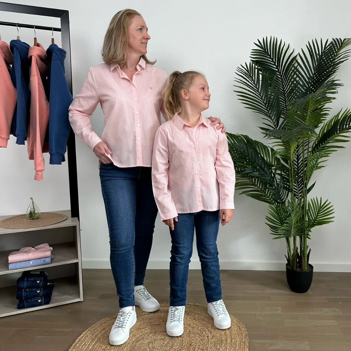 Chemise rayée rose avec broderie cœur enfant
