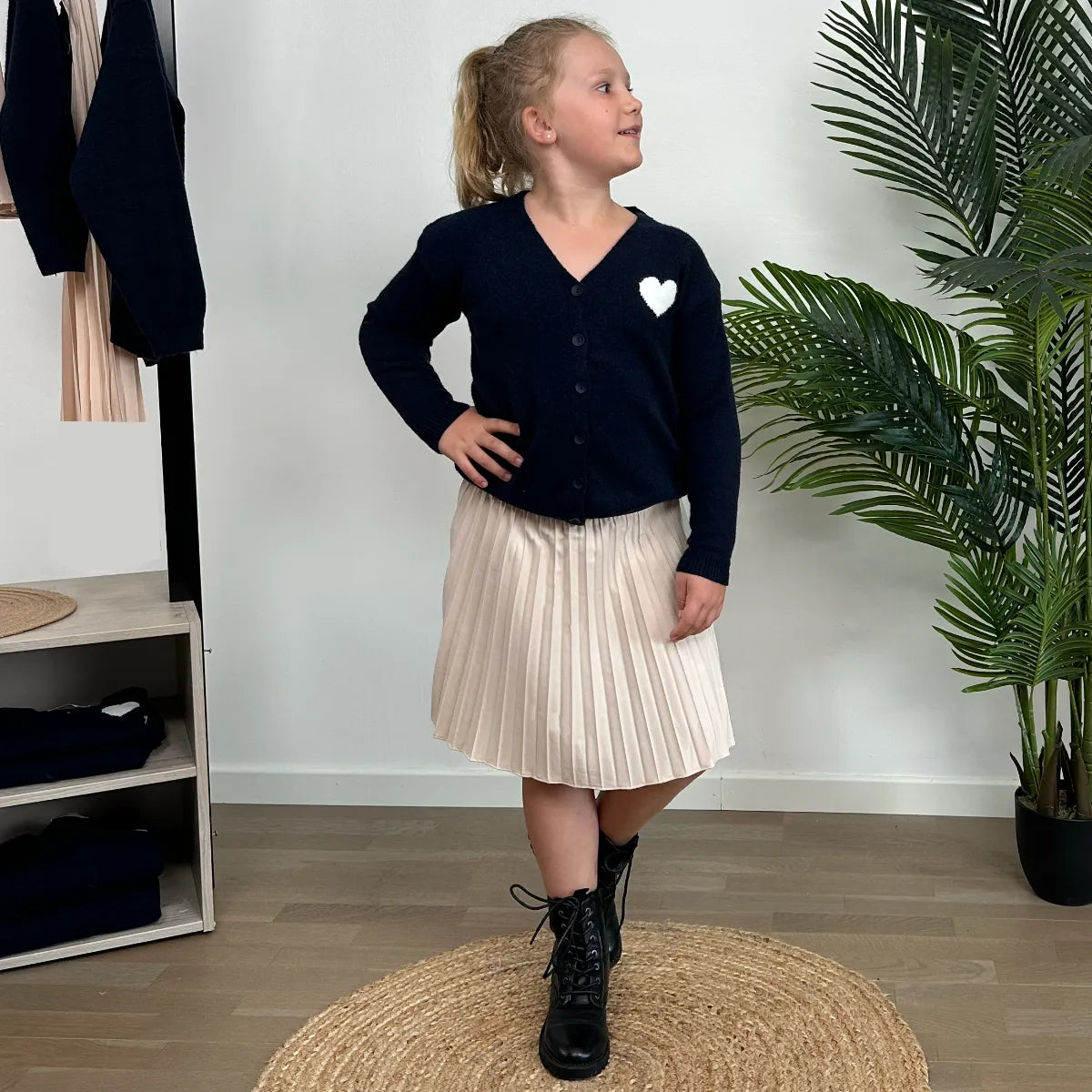Gilet bleu marine boutonné à cœur enfant