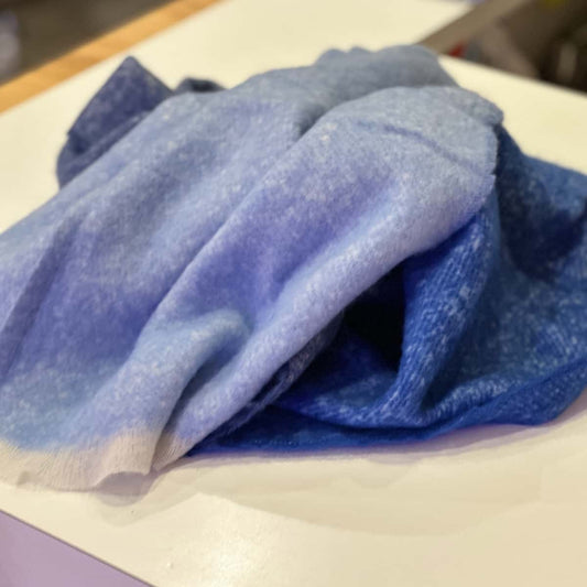 Grande écharpe en dégradé de bleu