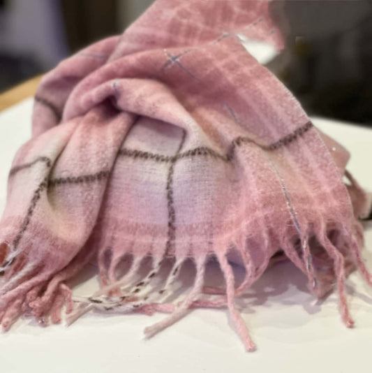 Echarpe à carreaux rose