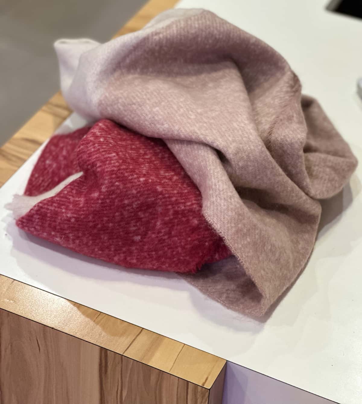 Grande écharpe en dégradé rose framboise