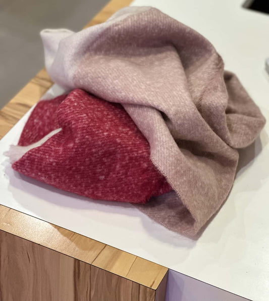 Grande écharpe en dégradé rose framboise