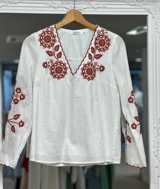 Blouse brodée terracota