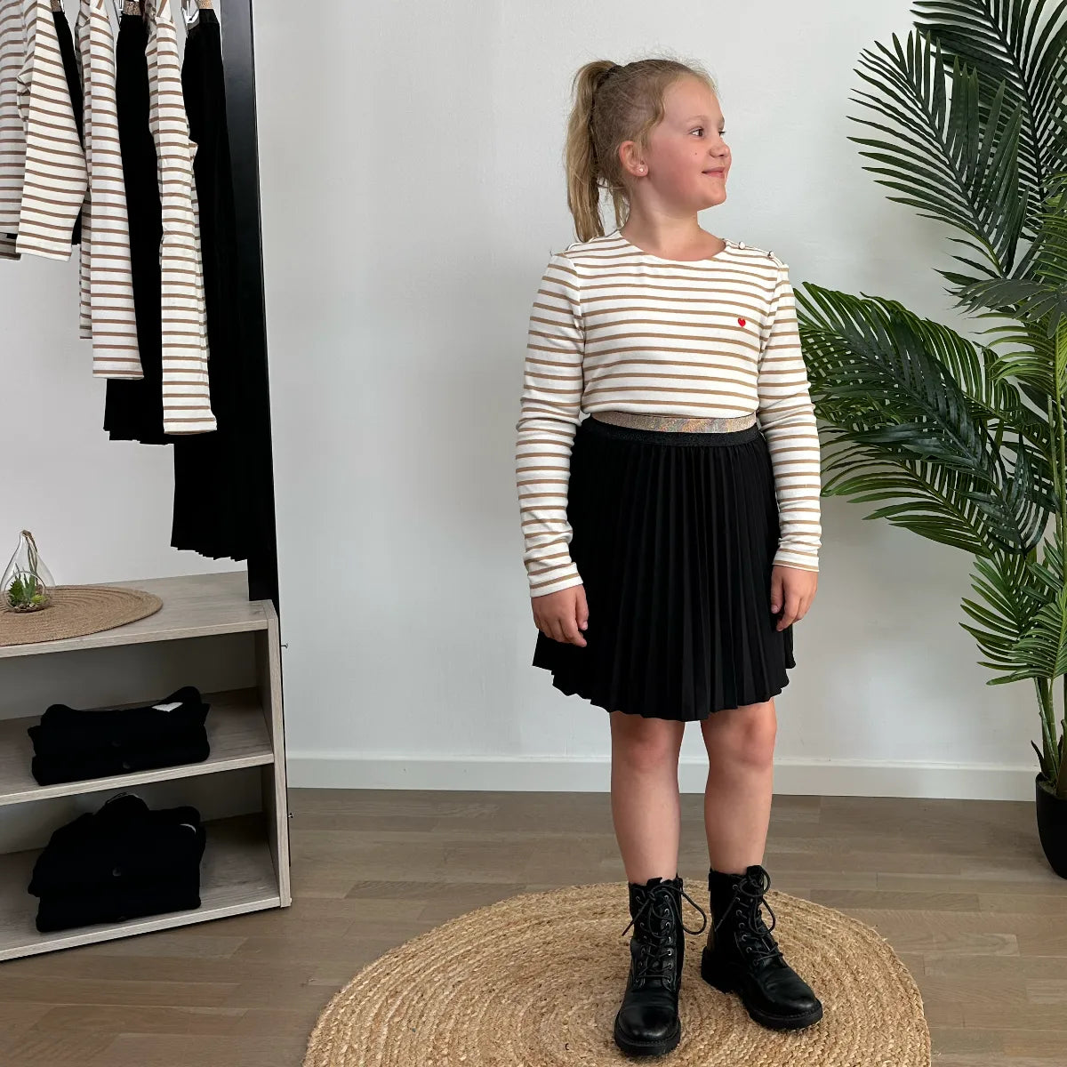 Jupe "plissée" marine courte à ceinture pailletée enfant